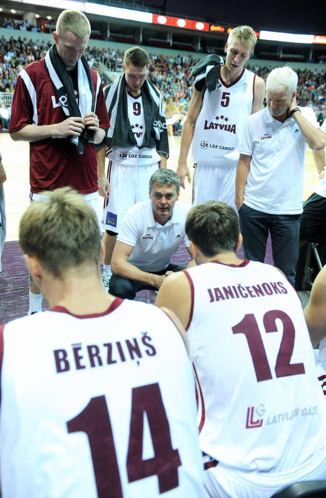 papildināts (20:46) - Latvijas basketbolisti iegūst pateicīgus pretiniekus EČ Rīgas apakšgrupā
