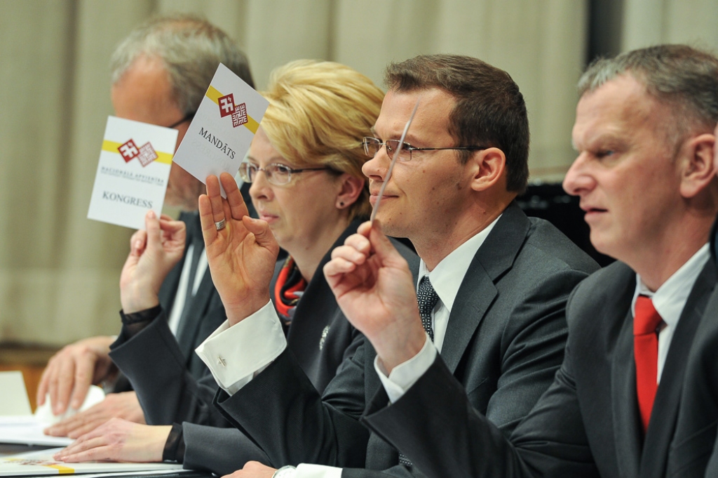 FOTO: VL-TB/LNNK kongresā par partijas līdzpriekšsēdētājiem pārvēl Dzintaru un Bērziņu