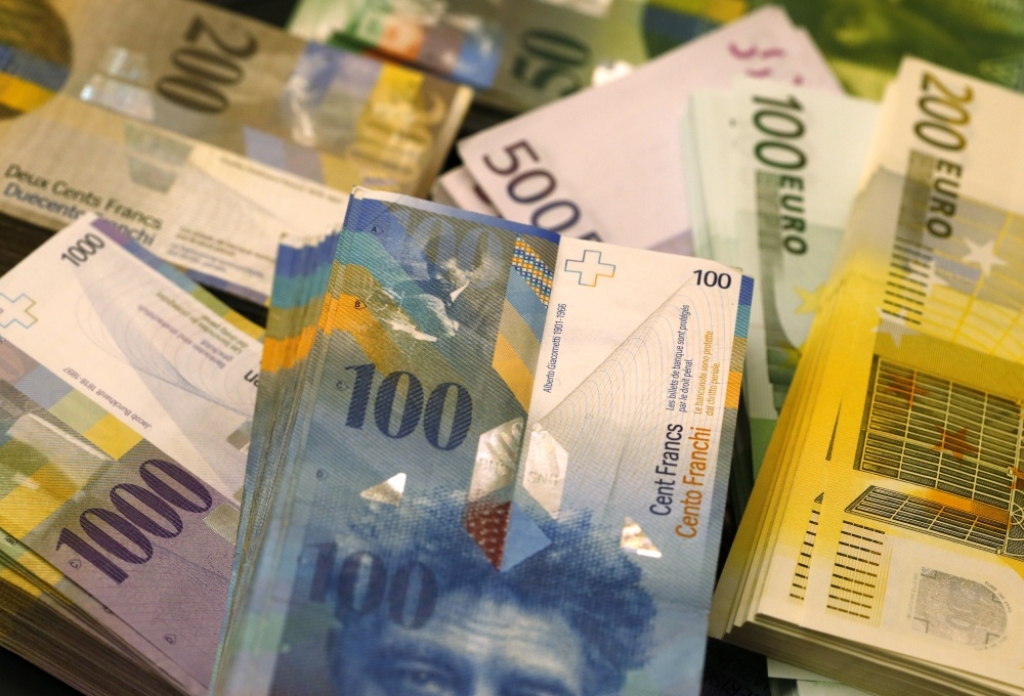Šveices Banka ievieš negatīvu depozītu likmi, lai bremzētu investīciju ieplūdi 