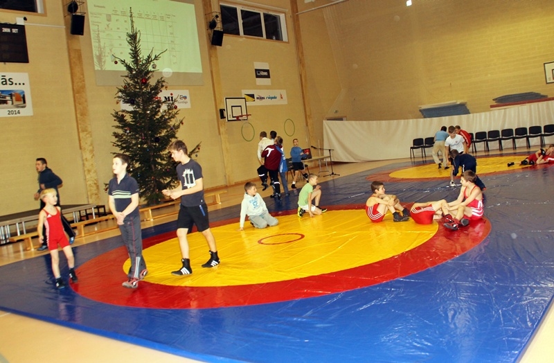 FOTO: Brīvās cīņas sportisti piedalās sacīkstēs Staļģenē