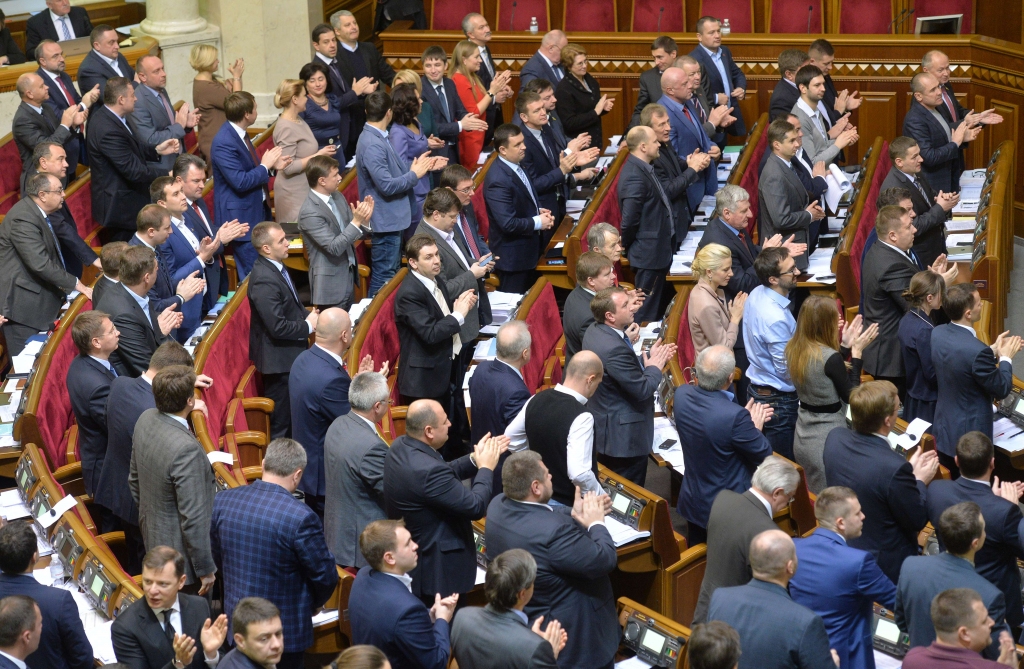 Ukraina atsakās no neitralitātes; Medvedevs paredz kara iespēju