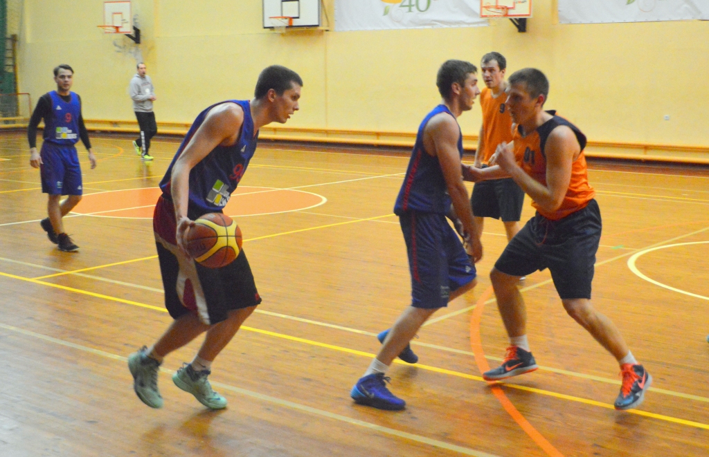 Turpinās Iecavas novada basketbola čempionāts