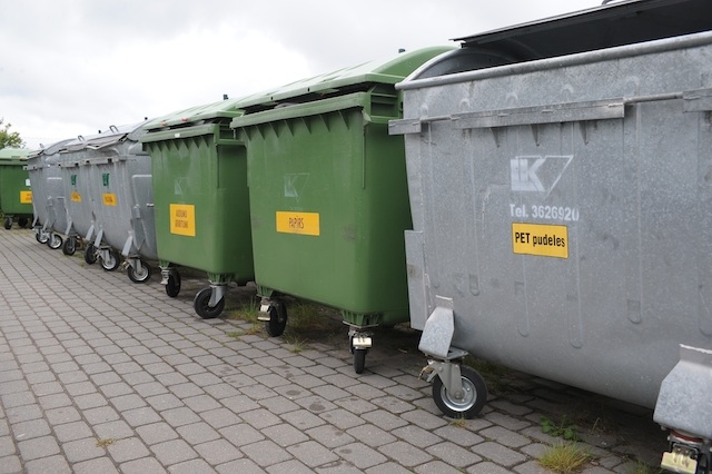 Valsts kontrole: Iedzīvotāji krietni pārmaksā par atkritumu apsaimniekošanu