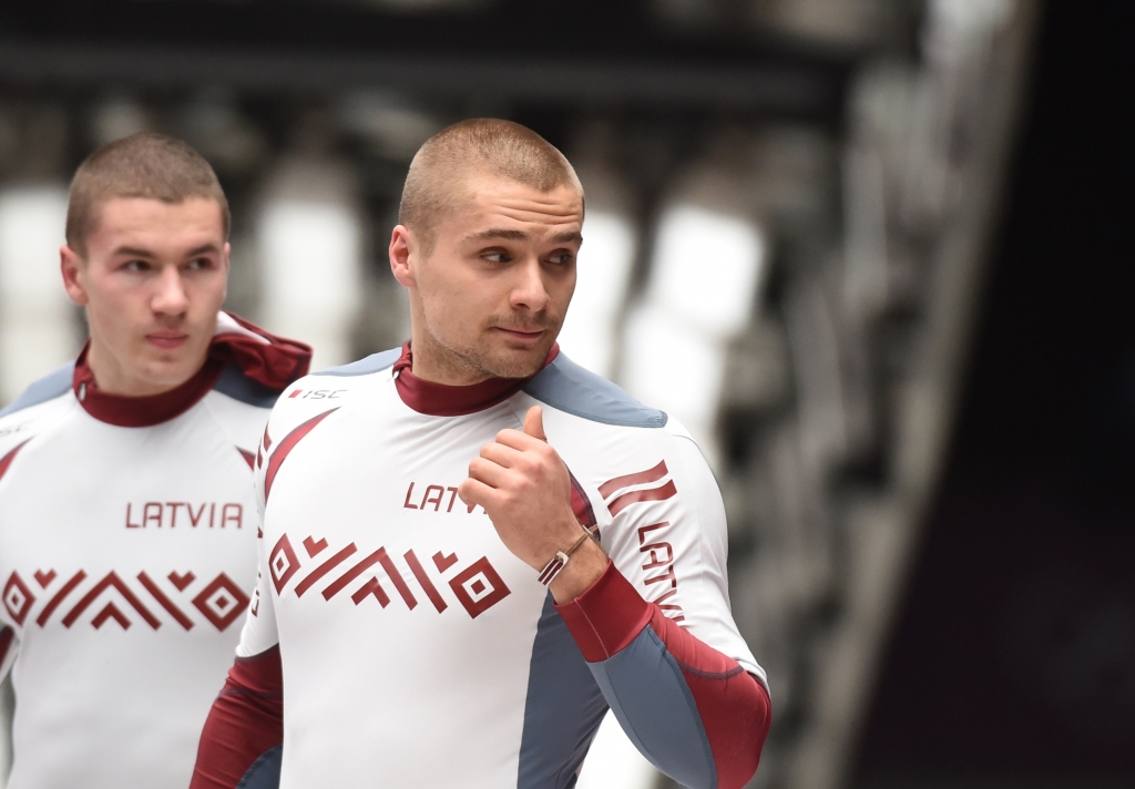 Bobslejisti turpina priecēt! Ķibermanim un Leibomam pasaules junioru čempionāta bronza 