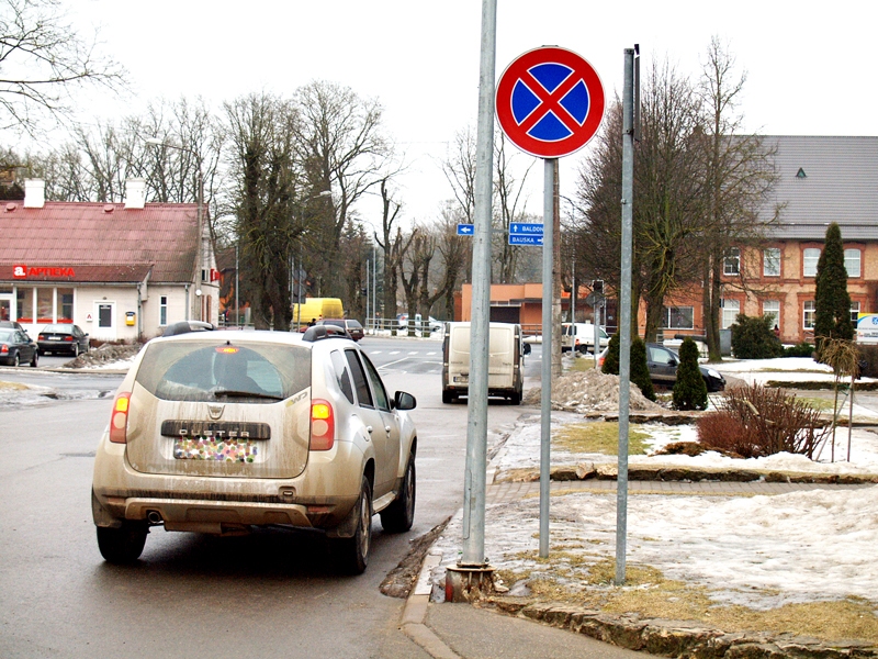 Budžetu pildīs ar sodiem par auto stāvēšanu