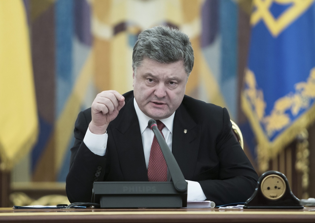 Porošenko: Ukraina atvelk smagos ieročus, lai pārbaudītu miera plānu