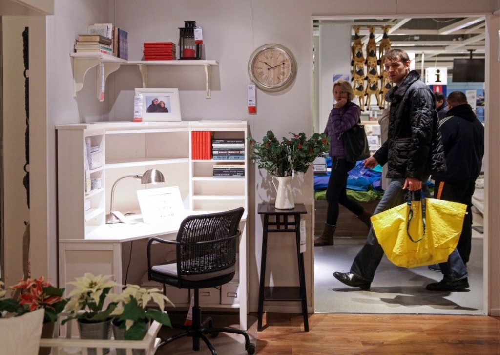 Ikea pārvērš mēbeles mobilo telefonu bezvadu lādētājos 