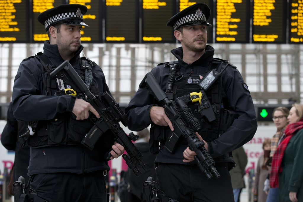 Briti publisko meklētu ārvalstu noziedznieku sarakstu; tajā arī izvarošanā apsūdzēts latvietis