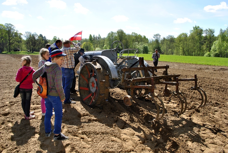 FOTO: Sējas svētki Ausekļu dzirnavās