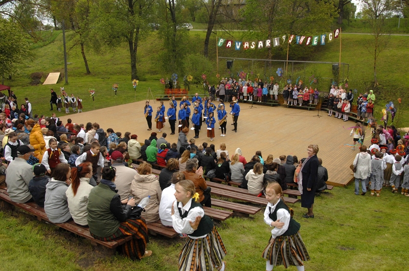 FOTO: 15. skolēnu dziesmu un deju svētki «Pavasaris Šēnbergā»