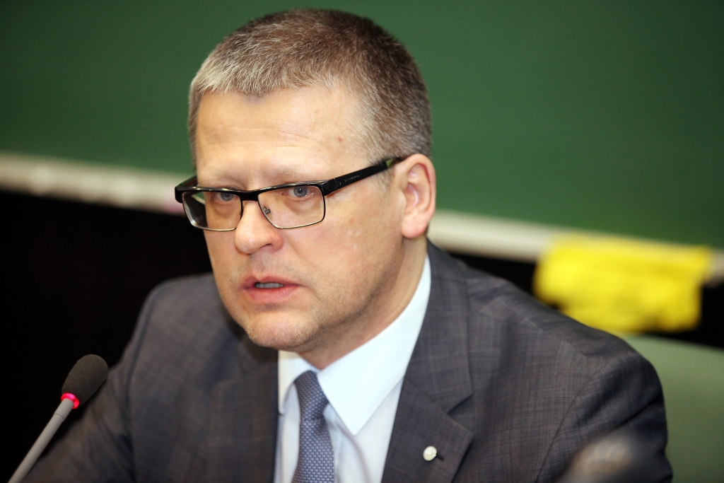 Pieprasa EK izmeklēt VM grozījumus zāļu importa kārtībā 
