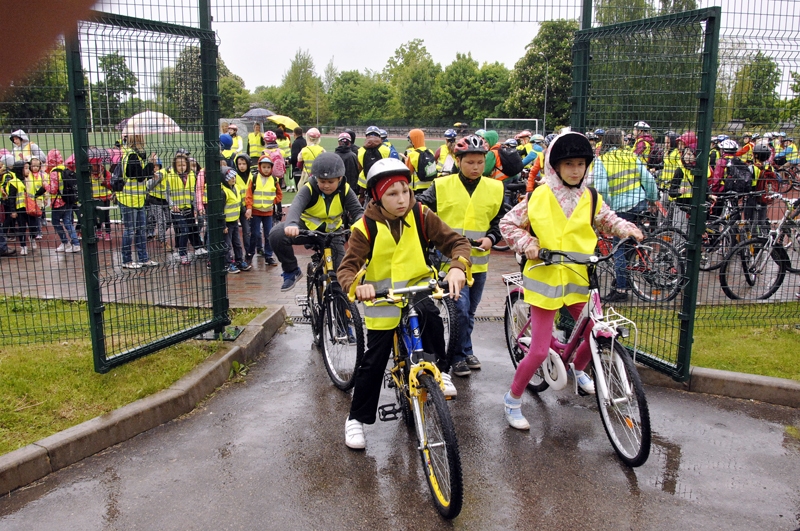 Mācību gadu noslēdz ar velobraucienu