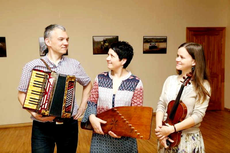 «Tarkšķu trio» mācīs dančus Brazīlijas latviešiem