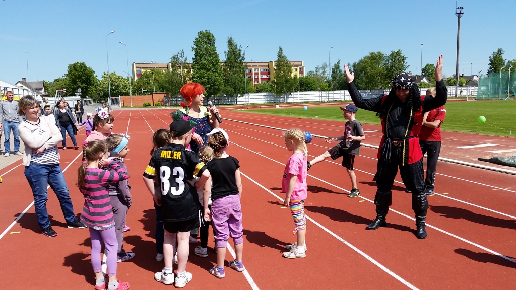 FOTO: Ģimeņu sporta diena Bauskā