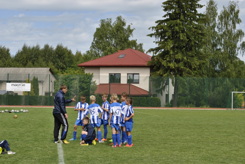 Iecavas jaunie futbolisti spēlē mājās