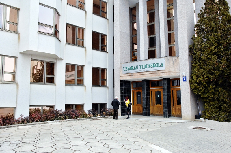 Nav iecerēts laukos slēgt skolas