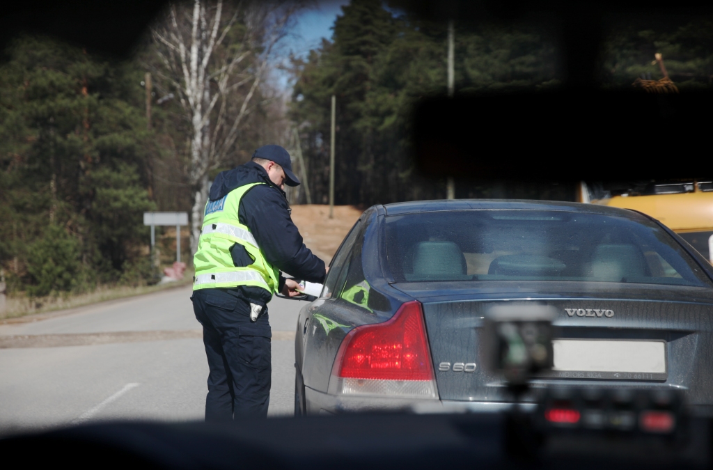 Diennakts laikā pieķer 21 dzērājšoferi