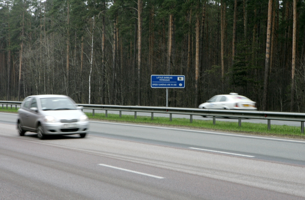 Rugājos notikusi pakaļdzīšanās dzērājšoferim; ievainota pasažiere