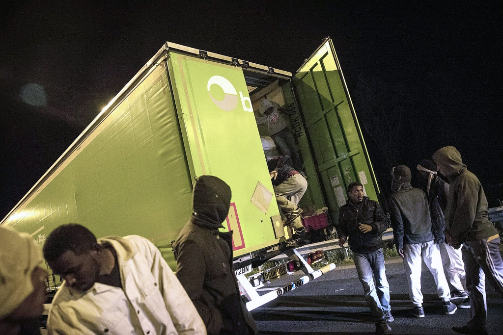 Nelegālie migranti Kalē satrauc britu valdību