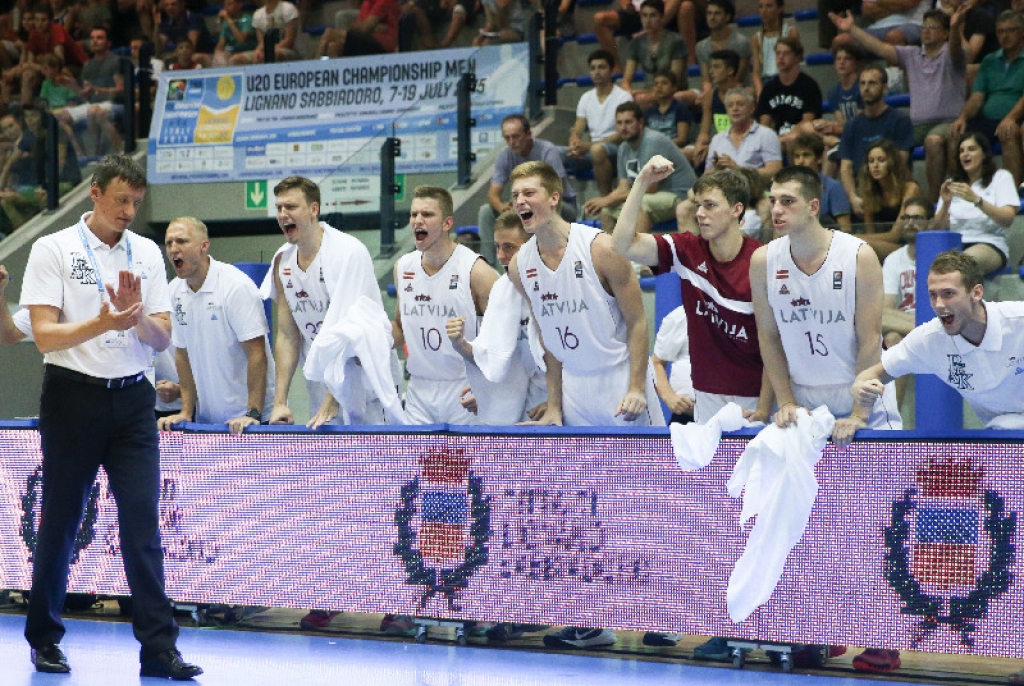U-20 basketbolisti sagrauj Itāliju; izšķirošajā duelī par ceturtdaļfinālu tiksies ar beļģiem