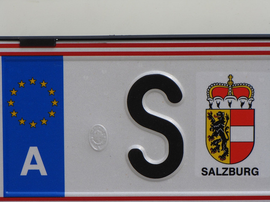 Austrijā auto numurzīmēs aizliedz izmantot "nacistiskas" burtu un ciparu kombinācijas