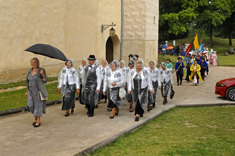 FOTO: Izdejots senioru deju festivāls «Annas danči 2015»