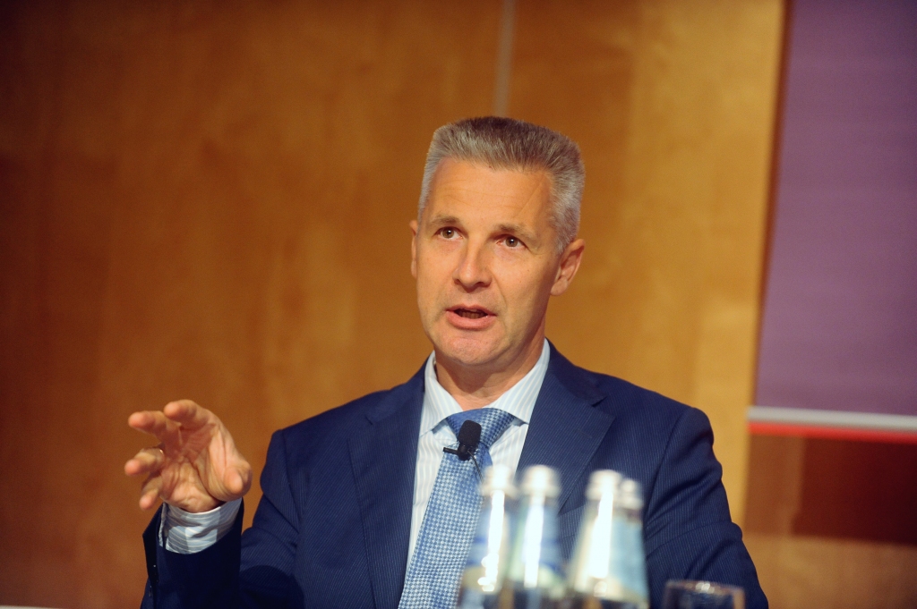 Pabriks: Virkne NA argumentu bēgļu jautājumā Latviju iezīmē radikālā gaismā