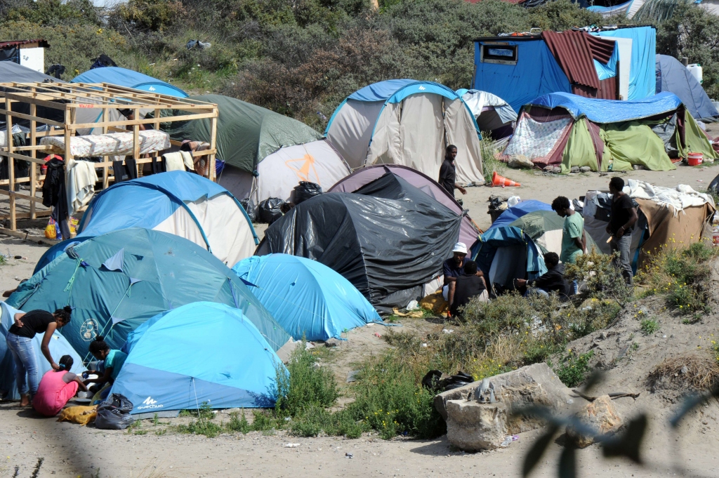 Francijas un Lielbritānijas ministri par migrantu krīzi: Mūsu ielas nav bruģētas ar zeltu