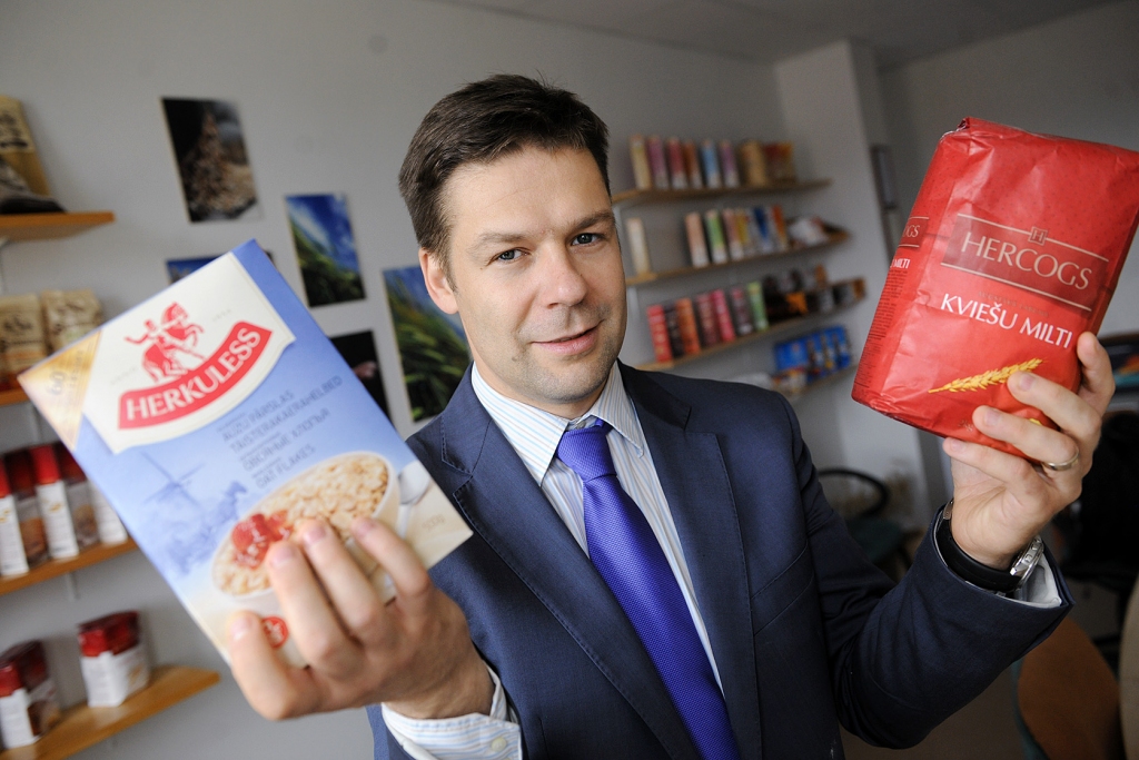 Graudu rekordgads: Noliktavas jau pilnas, bet puse labības vēl uz lauka