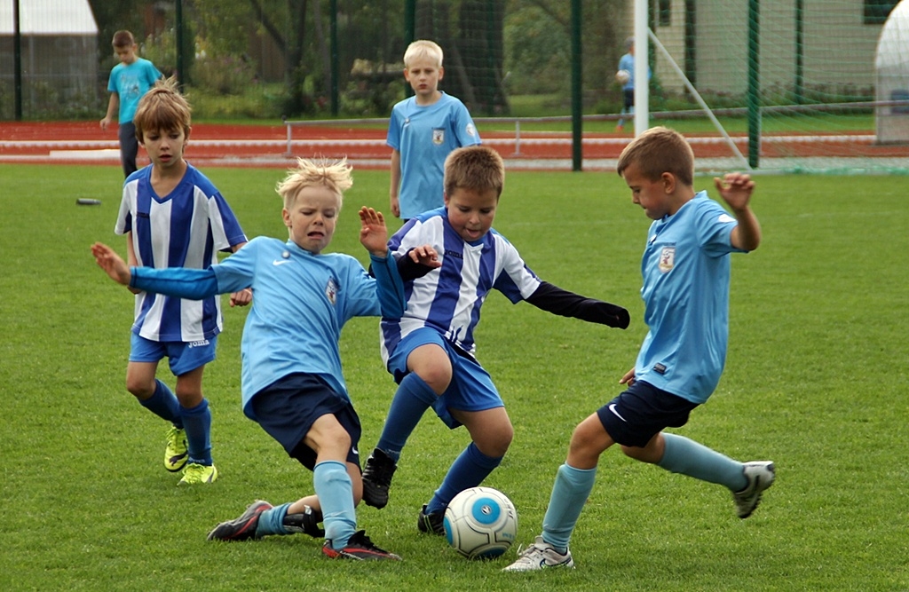 FOTO: Iecavā rīko futbola sacīkstes komandām no visas Latvijas