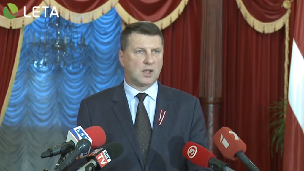 VIDEO: Vējonis: Terorisma līmenis Latvijā joprojām ir zems; aicinājums svētdien izkārt karogu sēru noformējumā