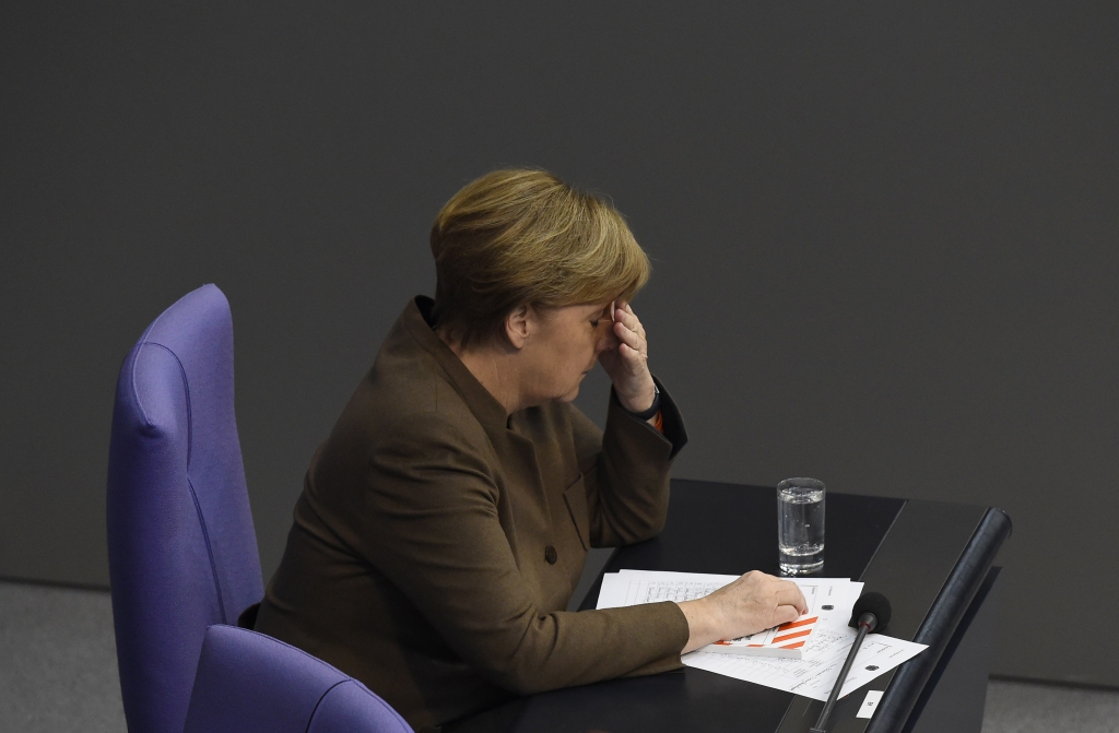 Turpina pieaugt spiediens pret Merkeli un viņas imigrācijas politiku
