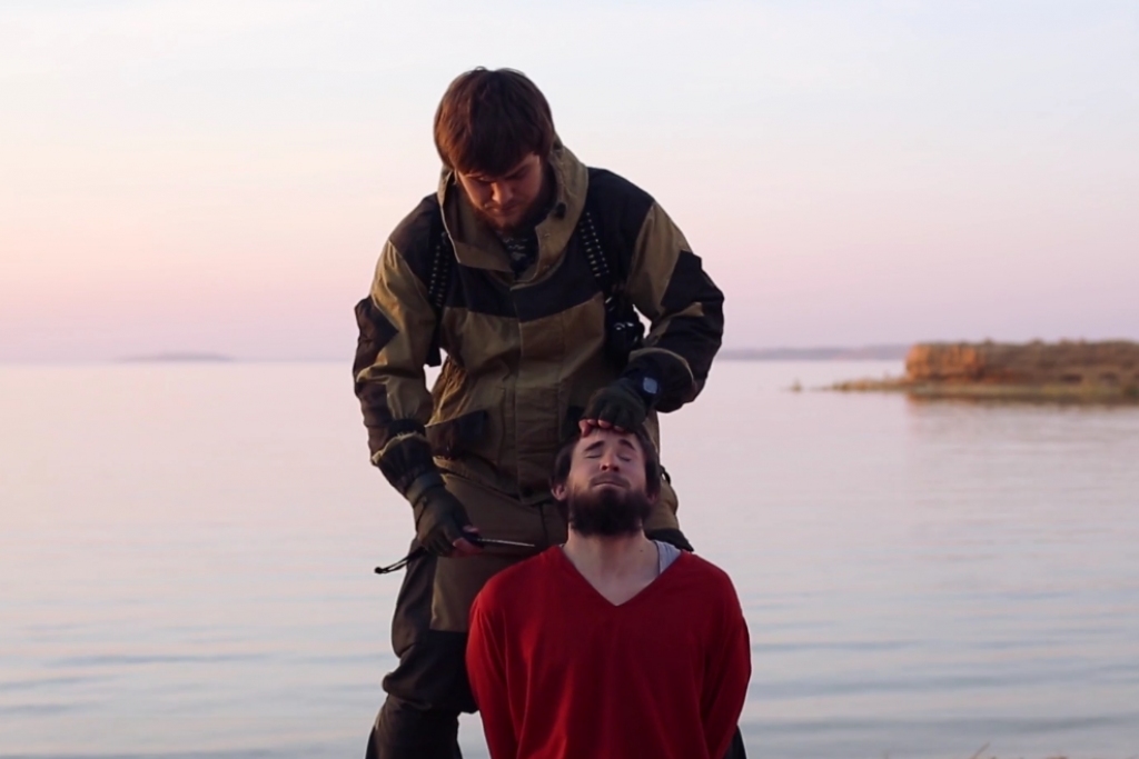 Islāma valsts publisko propagandas video ar "Krievijas spiega" nogalināšanu