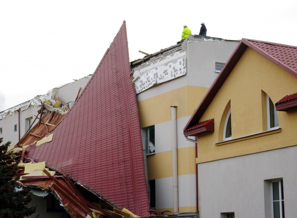Glābēji devušies uz 43 ar vēja nodarītajiem postījumiem saistītiem izsaukumiem