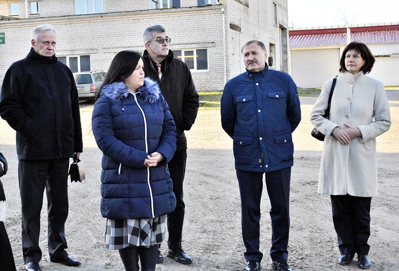 Iepazīst rapšu un linsēklu pārstrādi