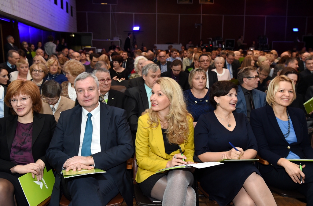 Vienotība neplāno konsultācijas par valdības veidošanu; vispirms vēlas noskaidrot, ar cik balsīm Saeimā var rēķināties