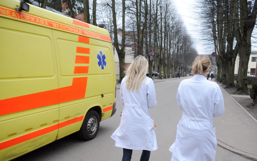 Lielai daļai mediķu algas nākamgad pieaugs par 7%; daļai medicīnas māsu par 10% (papildināts 15:03)