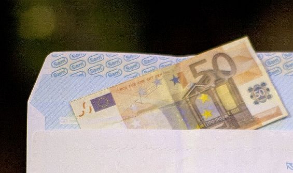 Apakškomisijā konceptuāli atbalsta cietumsodu par «aplokšņu algu» maksāšanu