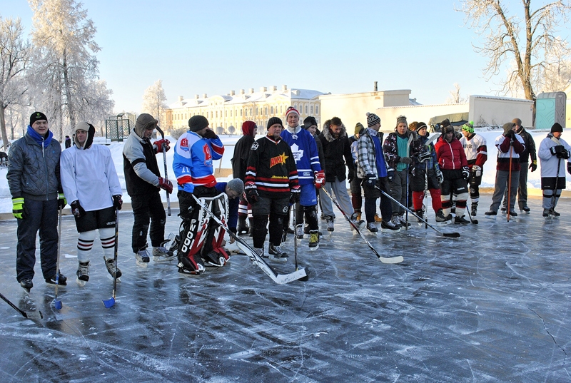 FOTO: Hokeja turnīrs Rundālē