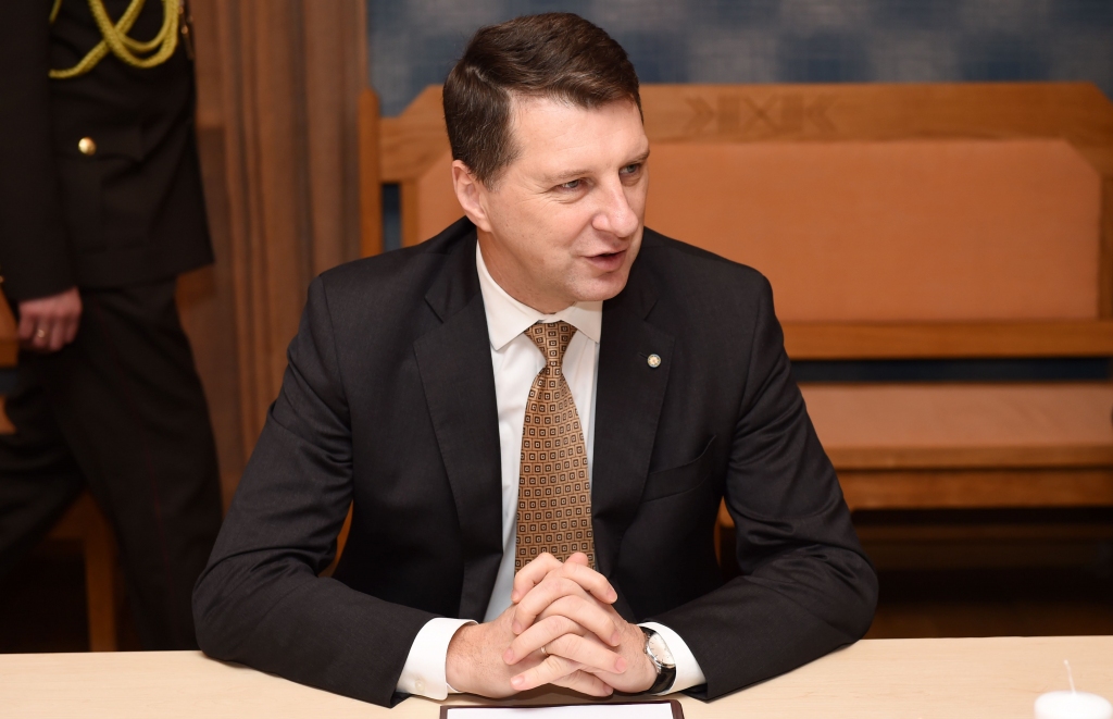 Valsts prezidents turpina ārstēšanos