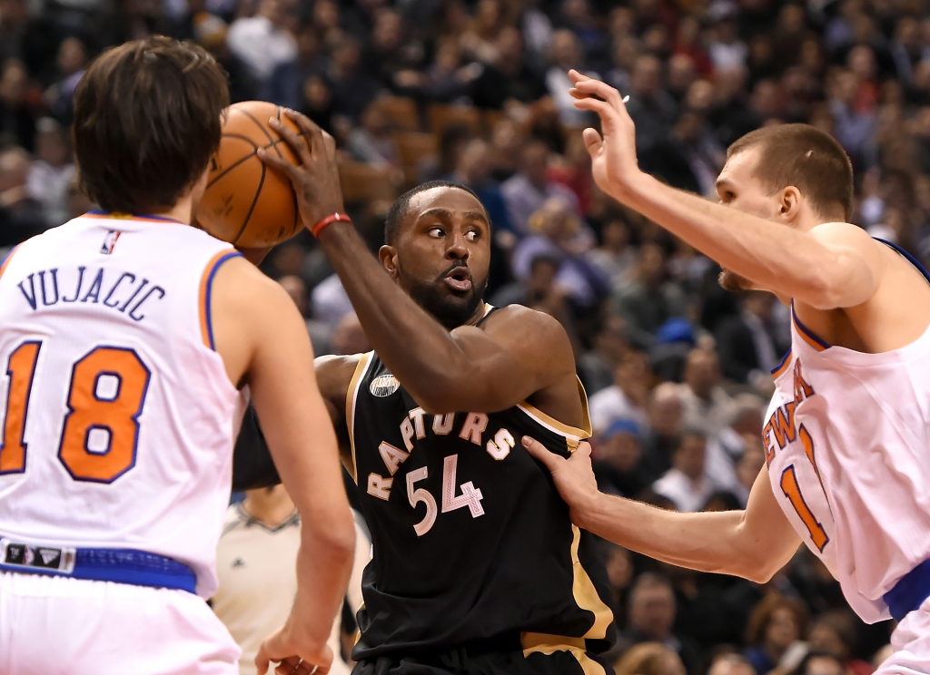 Porziņģis izlaiž pirmo spēli NBA karjerā, novājinātā Knicks viesos neaptur Toronto rekordu