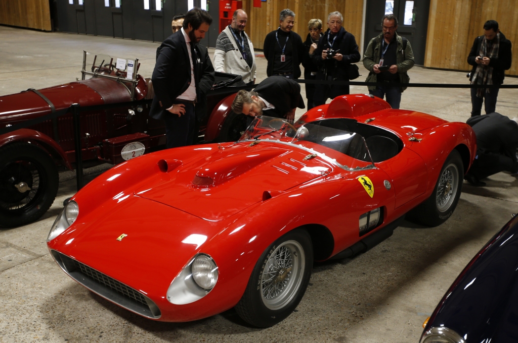 Teju 60 gadus vecs Ferrari varētu kļūt par dārgāko jebkad pārdoto auto