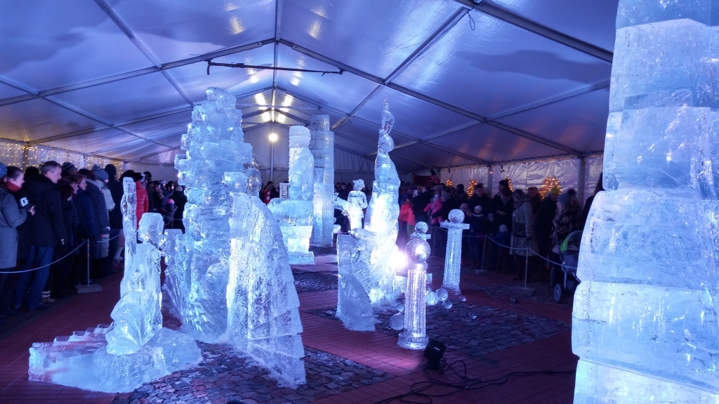FOTO: Jelgavas ledus skulptūru festivālā uzvaras laurus plūc lietuvieši