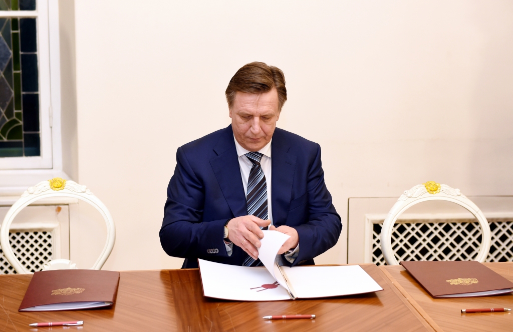 Papildināta ar FOTO: Saeima apstiprina Māra Kučinska izveidoto valdību