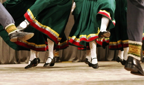 Deju kolektīvu sadancis Bārbelē