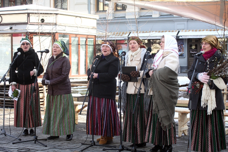 FOTO: Bārbeles folkloras kopa «Tīrums» – Lielajā dienā Rīgā