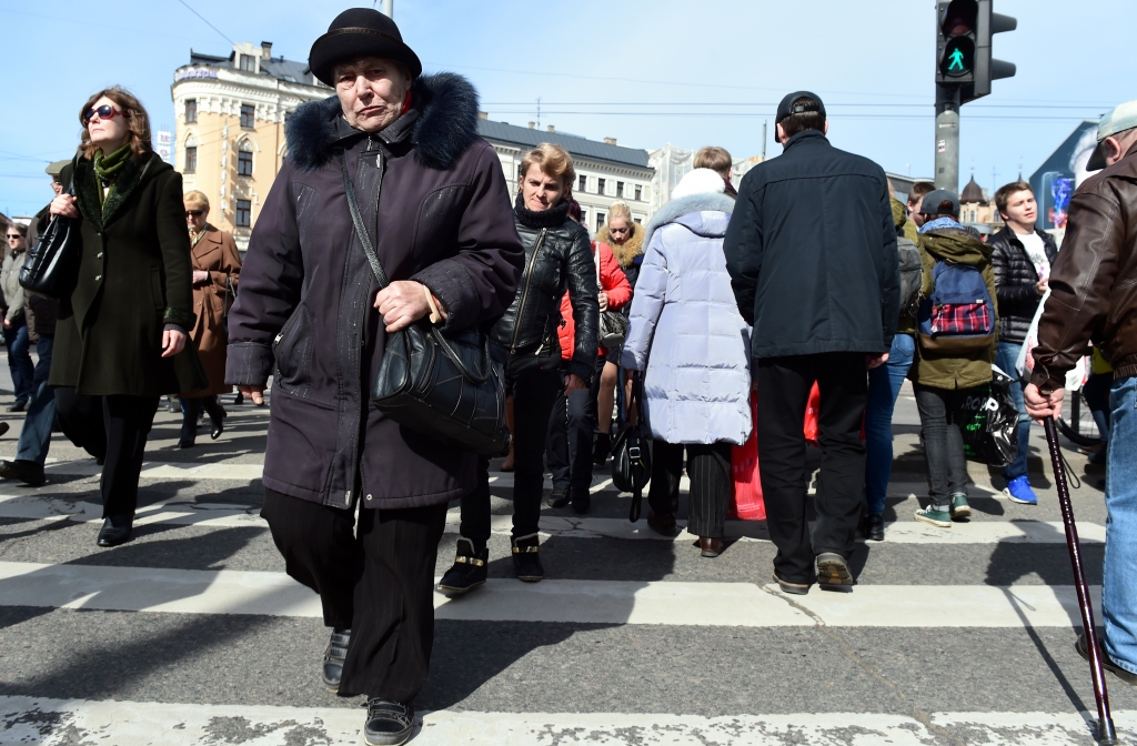 Aptauja: Par piektdaļu pieaudzis ar savu finansiālo situāciju apmierināto rīdzinieku skaits
