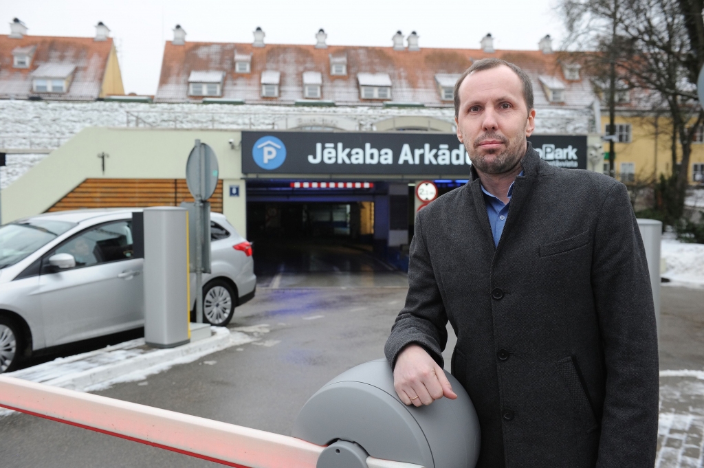 Ušakovs: Pilsēta nevēršas pret privāto autostāvvietu biznesu