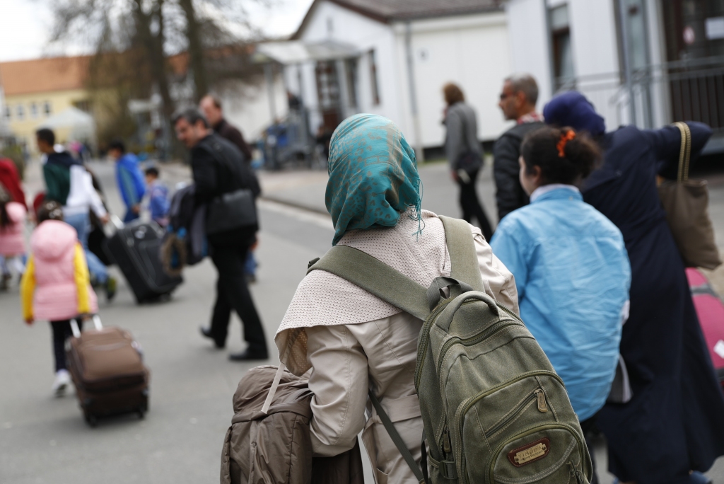 Vācija migrantiem palīdzēs integrēties un sodīs tos, kuri negribēs