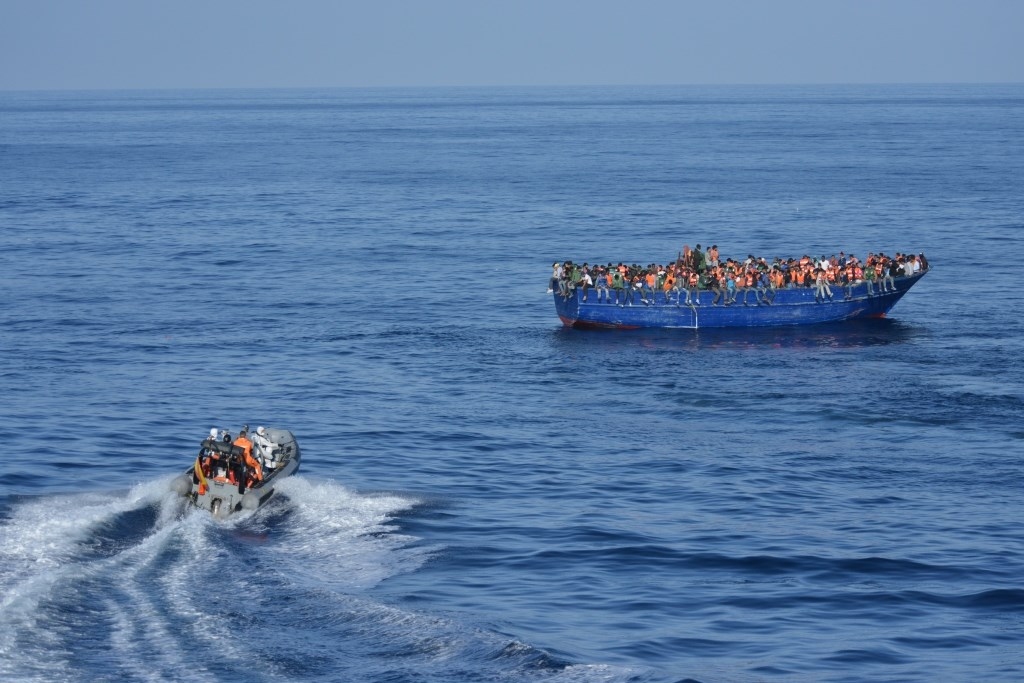 Vidusjūrā noslīkuši 400 nelegālie imigranti